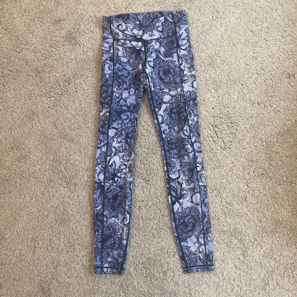 Lululemon Athletic Leggings Purple Floral Pattern Size 4